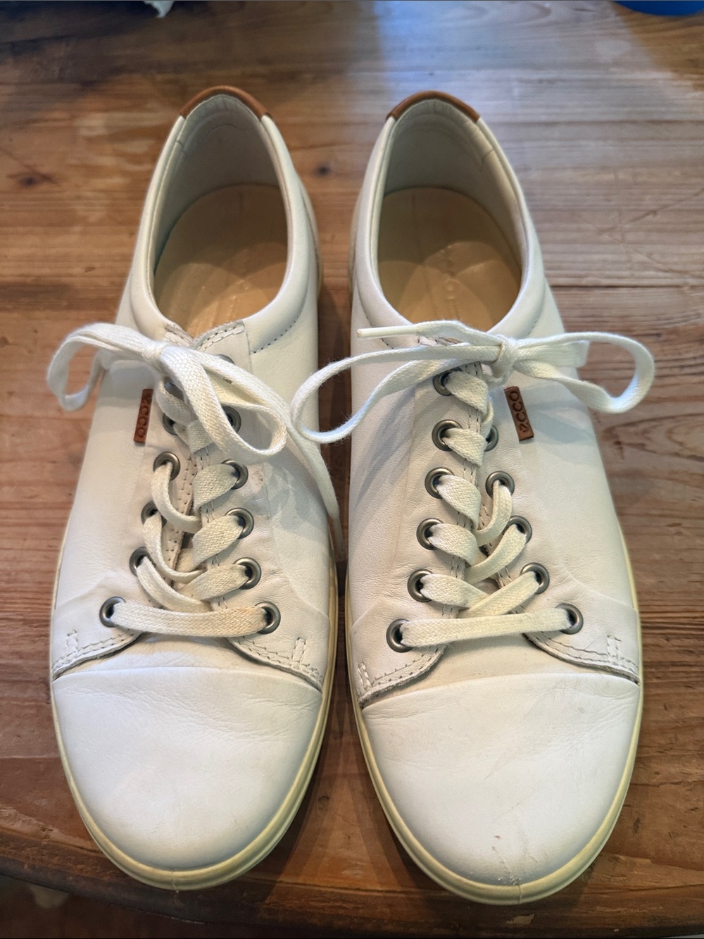 Ecco size 11 ladies extra wide White Leather Casual Lace-Up Sneakers